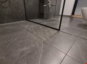 SIA DARAMVISU  - примеры работ: Flīzēšana keramogranits, marmors, 45° leņķi  - фото №25