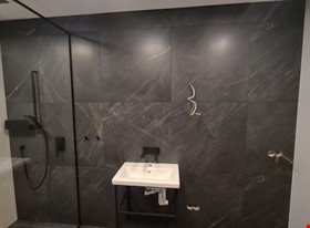 SIA DARAMVISU  - примеры работ: Flīzēšana keramogranits, marmors, 45° leņķi  - фото №19