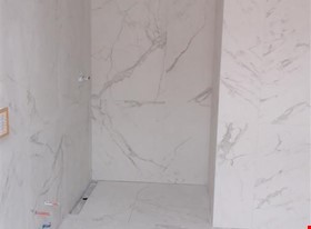 SIA DARAMVISU  - примеры работ: Flīzēšana keramogranits, marmors, 45° leņķi  - фото №2