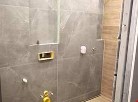 SIA DARAMVISU  - примеры работ: Flīzēšana keramogranits, marmors, 45° leņķi  - фото №11