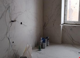 SIA DARAMVISU  - примеры работ: Flīzēšana keramogranits, marmors, 45° leņķi  - фото №4