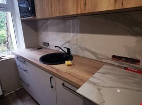 Edgars Jansons - darbu piemēri: Virtuves paneļa flīzēšna - foto Nr.1